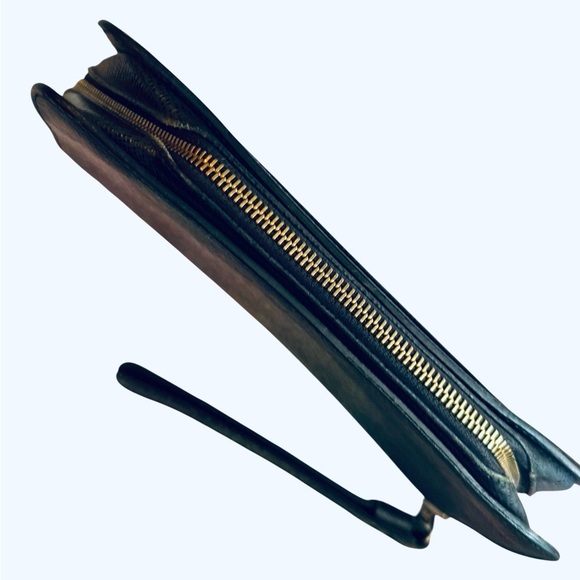 Louis Vuitton Taiga Baikal Wristlet - Picture 6 of 8